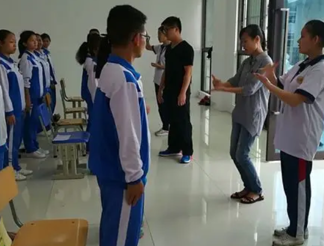 引导学生在实际问题解决中锤炼身手推动差异化教育和个性化指导 引导学生在实际问题解决中锤炼身手推动差异化教育和个性化指导