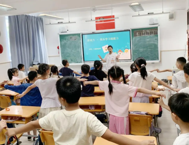 多元化的投入机制丰富课间15分钟的活动类型激发学生的活动热情