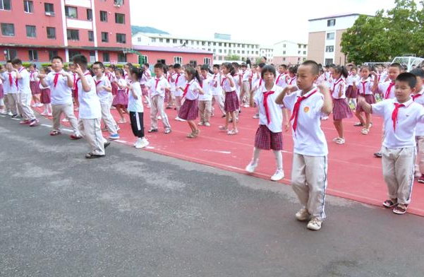 安全意识让学生把握游水技能具备自救能力防止溺水事故 安全意识让学生把握游水技能具备自救能力防止溺水事故