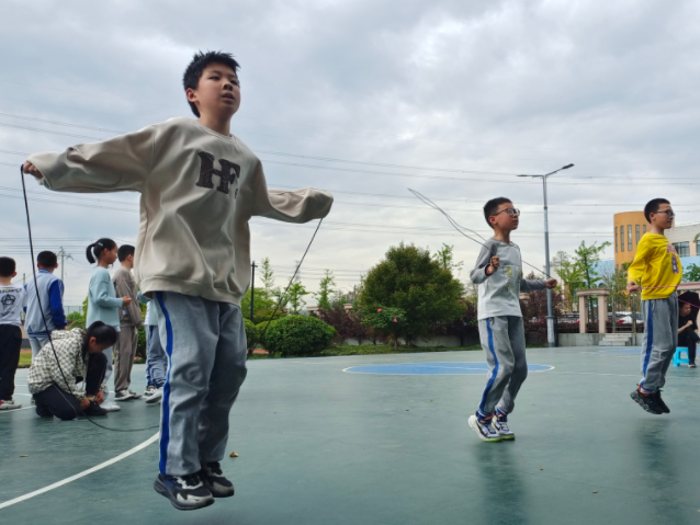 构建全方位德育网络打造家校社共育教联体守护青少年健康成长 构建全方位德育网络打造家校社共育教联体守护青少年健康成长