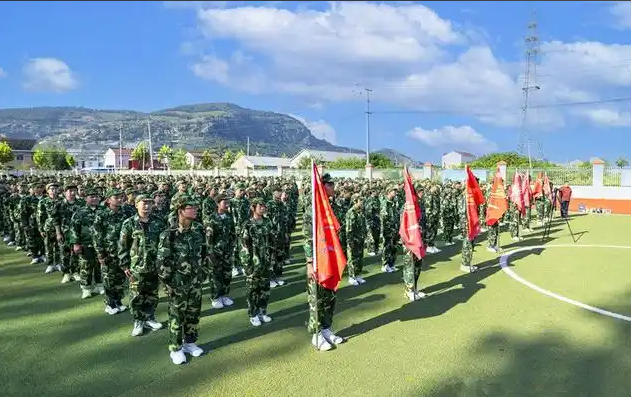 高等校园应重视军事训练将讲堂教育和军事训练有机结合起来 高等校园应重视军事训练将讲堂教育和军事训练有机结合起来