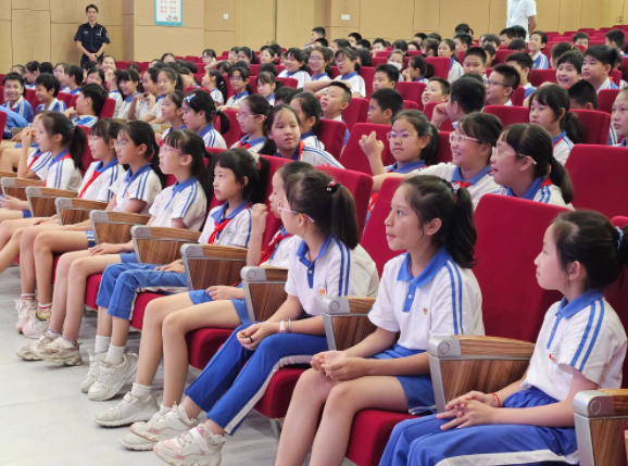 学生从起步中年级开端“主动使用”高年级尝试协同解决问题 学生从起步中年级开端“主动使用”高年级尝试协同解决问题